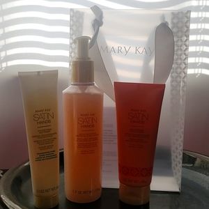 Mary Kay Satin Hands Pampering Set